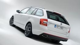 Skoda Octavia III RS Kombi (2013) - tył - reflektory włączone