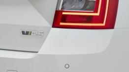 Skoda Octavia III RS Kombi (2013) - prawy tylny reflektor - włączony