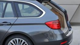 BMW 328i Touring (F31) - tył - bagażnik otwarty