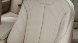 BMW 328i Touring (F31) - fotel kierowcy, widok z przodu