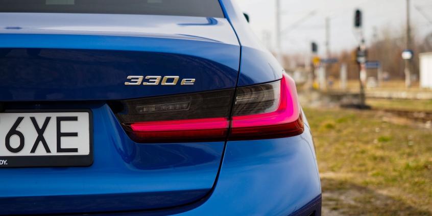 Ile wytrzymują baterie w hybrydach plug-in. Wyniki badania ADAC nie pozostawiają złudzeń