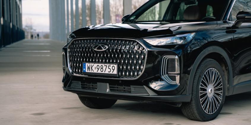 Chery Tiggo 9 Super Hybrid ucieszy całą rodzinę, a na światłach zaskoczy Teslę