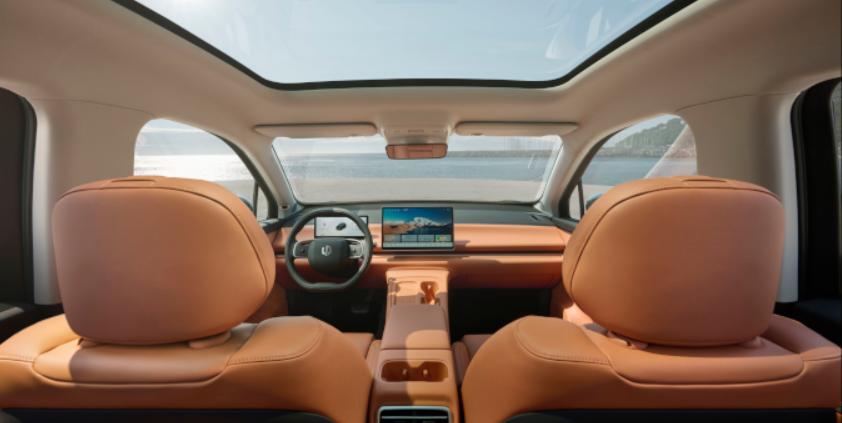 Leapmotor C10 przeszedł dużą aktualizację. Większy zasięg i nowa elektronika