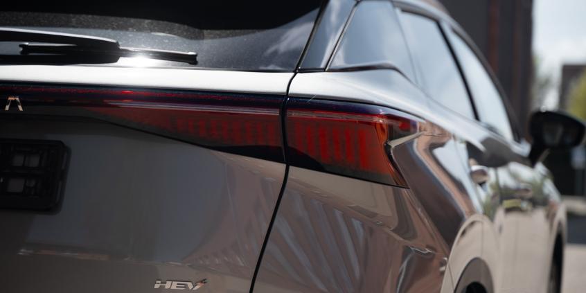 Omoda 5 Hybrid Premium to wersja, której od początku brakowało. Wreszcie mogę ją (warunkowo) polecić