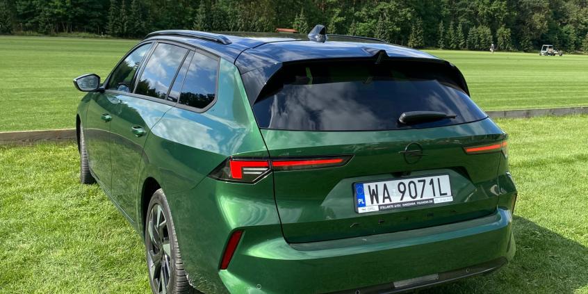 Test: Opel Astra po liftingu to przykład subtelnych zmian. Nowa twarz, te same zalety