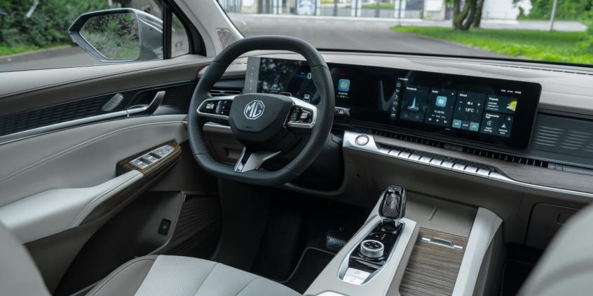 Test: MG S9 PHEV Exclusive to realna alternatywa dla minivana. Ma swoje wady, ale też potrafi się obronić