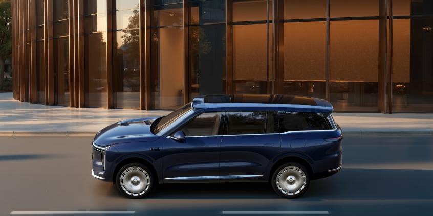 Prysznic w bagażniku i zwrotność Smarta. Gigantyczny chiński SUV IM LS9 Hyper to jeżdżący apartament