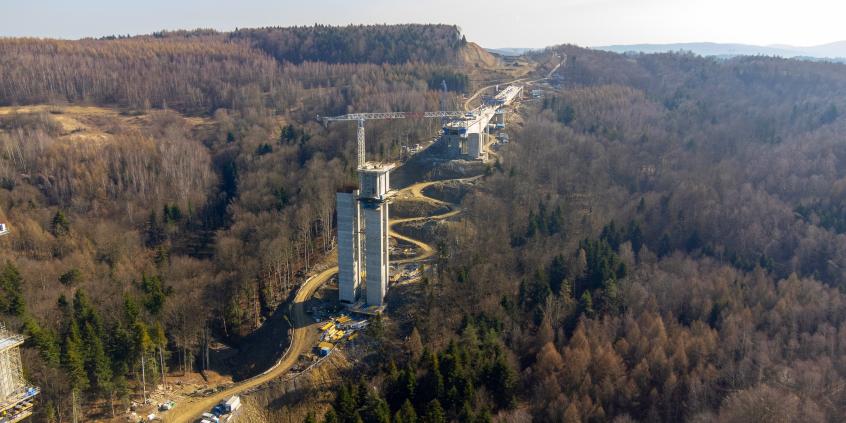 Wieża Mariacka zmieściłaby się pod najwyższą estakadą w Polsce. Przełom na budowie S19