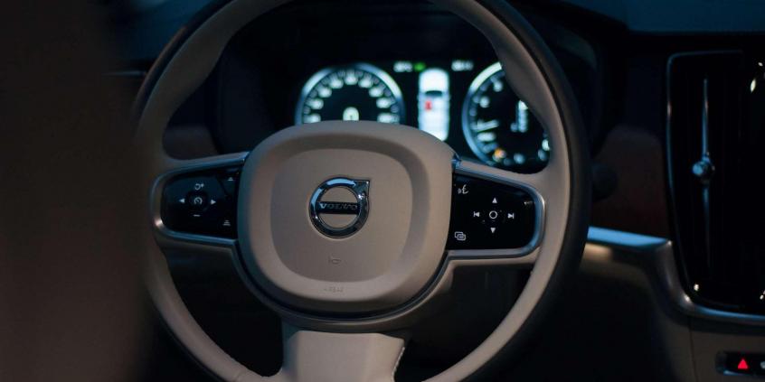 Volvo S90 T6 AWD - luksus po skandynawsku