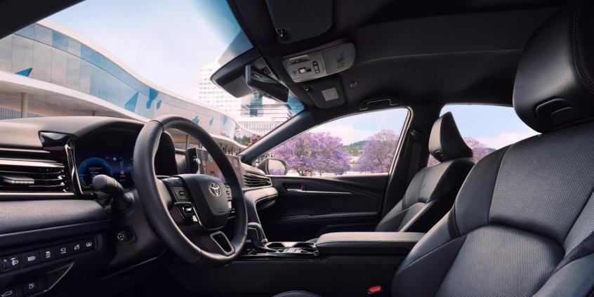 Toyota Camry tanieje o 42 tys. zł. Rocznik 2026 kosztuje teraz 149 800 zł