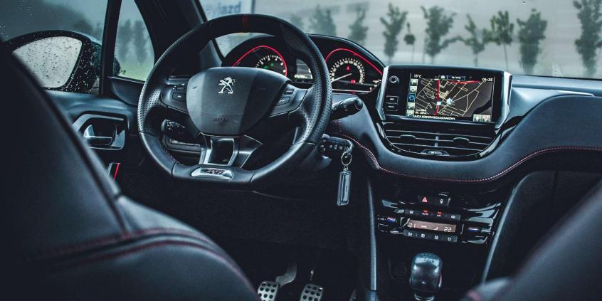 Peugeot 208 GTI - zabawa do rana