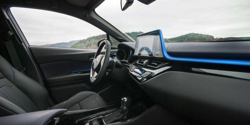 Toyota C-HR Hybrid - miejski diament