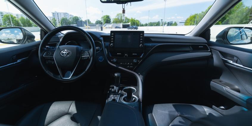 3-letnia Toyota Camry Hybrid Executive w cenie nowego Yarisa. Propozycja dla szukających świętego spokoju