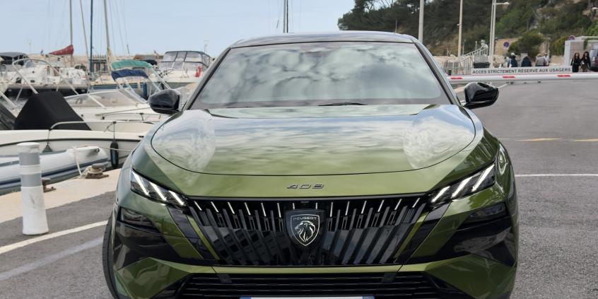 Pierwsza jazda: Peugeot 408 po liftingu stracił kły, za to zyskał błyskotki. Czy to wystarczy na starcie z Octavią?