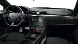 Maserati GranTurismo MC Stradale (2014) - pełny panel przedni