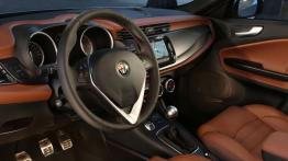 Alfa Romeo Giulietta Facelifting (2014) - pełny panel przedni