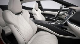 Nissan Sport Sedan Concept (2014) - widok ogólny wnętrza z przodu