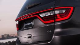 Dodge Durango III Facelifting (2014) - tył - reflektory włączone