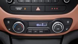 Hyundai i10 II (2014) - panel sterowania wentylacją i nawiewem