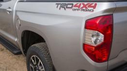 Toyota Tundra 2014 - lewy tylny reflektor - wyłączony