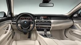 BMW serii 5 Touring F11 Facelifting (2014) - pełny panel przedni