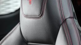 Maserati GranTurismo MC Stradale (2014) - fotel kierowcy, widok z przodu