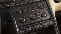 Nissan GT-R 2014 - konsola środkowa
