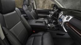 Toyota Tundra 2014 - widok ogólny wnętrza z przodu