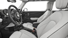 Mini Cooper 2014 - widok ogólny wnętrza z przodu