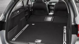 Peugeot 308 SW II (2014) - tylna kanapa złożona, widok z bagażnika