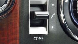 Toyota Land Cruiser 150 Facelifting (2014) - przełącznik do sterowania zawieszeniem