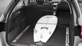 Peugeot 308 SW II (2014) - tylna kanapa złożona, widok z bagażnika