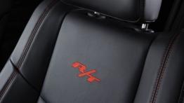 Dodge Durango III Facelifting (2014) - zagłówek na fotelu kierowcy, widok z przodu
