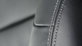 Toyota Land Cruiser 150 Facelifting (2014) - fotel kierowcy, widok z przodu