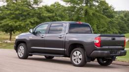 Toyota Tundra 2014 - widok z tyłu