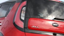 Kia Soul II (2014) - lewy tylny reflektor - wyłączony