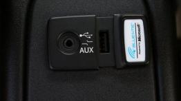 Fiat Panda III Cross (2014) - gniazda multimedialne w tunelu środkowym