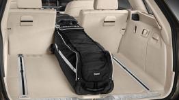 BMW serii 5 Touring F11 Facelifting (2014) - tylna kanapa złożona, widok z bagażnika