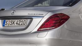 Mercedes S 500 Plug-In Hybrid (2014) - prawy tylny reflektor - wyłączony
