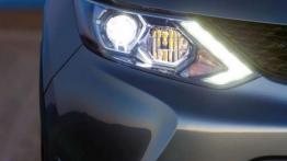 Nissan Qashqai II (2014) - prawy przedni reflektor - włączony
