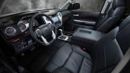 Toyota Tundra 2014 - widok ogólny wnętrza z przodu