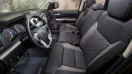 Toyota Tundra 2014 - widok ogólny wnętrza z przodu