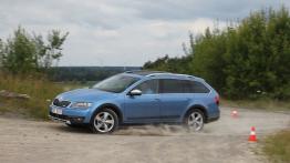 Skoda Octavia III Scout (2014) - lewy bok
