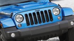 Jeep Wrangler Unlimited Polar (2014) - przód - reflektory wyłączone