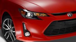 Scion tC II Facelifting (2014) - prawy przedni reflektor - włączony