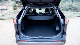 Po 25 latach zrobili to tak, jak trzeba! Nowa Toyota RAV4