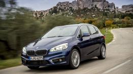 BMW 225i xDrive Active Tourer (2014) - widok z przodu