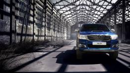 Toyota Hilux Invincible (2014) - widok z przodu