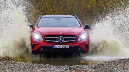 Mercedes GLA 250 4MATIC (2014) - widok z przodu