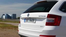 Skoda Octavia III G-TEC (2014) - pokrywa bagażnika zamknięta
